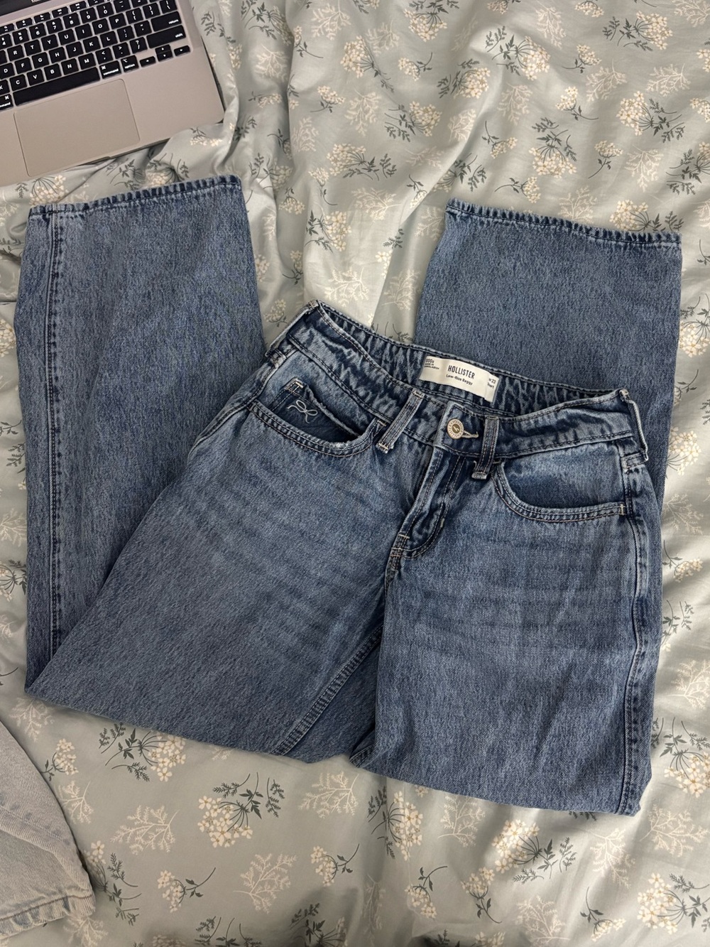 Hollister Medium Blue Low Rise Straight-Leg Jeans with Embroidered Bow Pocket - Picture 2 of 4